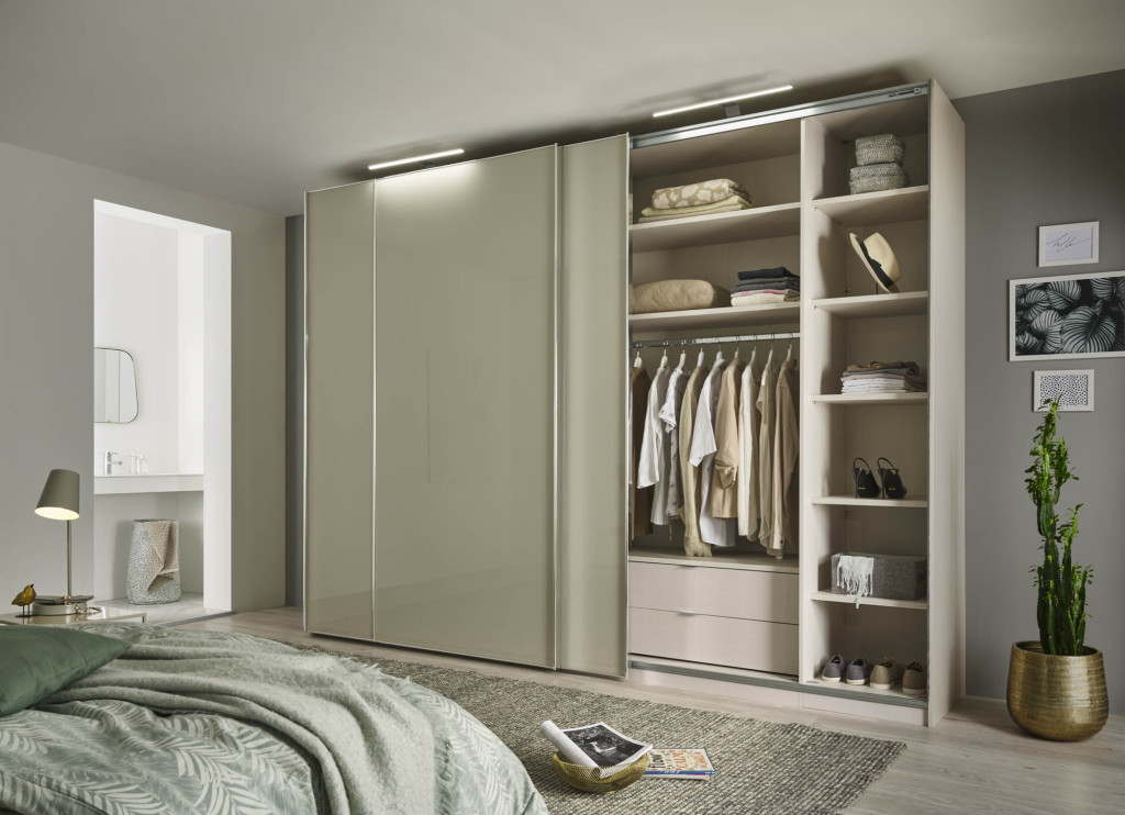 Schwebetürenschrank